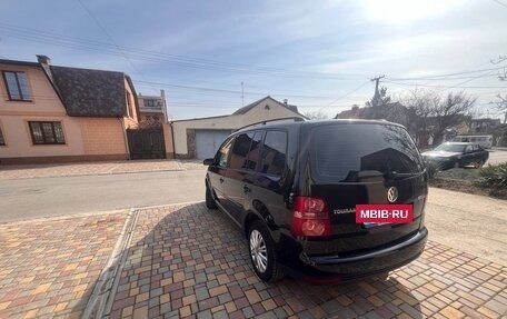 Volkswagen Touran III, 2008 год, 845 000 рублей, 4 фотография
