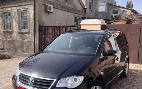 Volkswagen Touran III, 2008 год, 845 000 рублей, 2 фотография