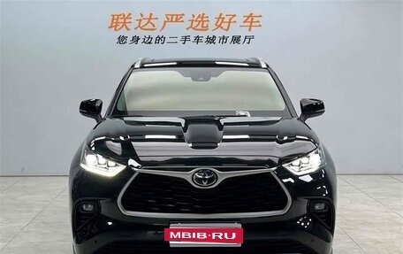Toyota Highlander, 2022 год, 3 955 000 рублей, 2 фотография