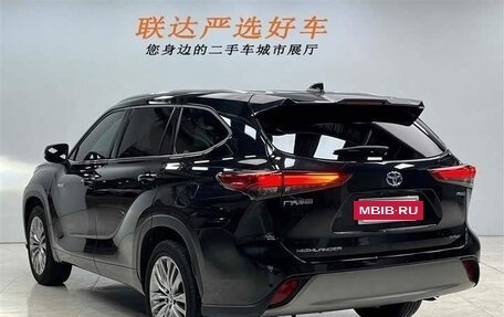 Toyota Highlander, 2022 год, 3 955 000 рублей, 4 фотография