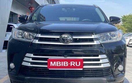 Toyota Highlander III, 2021 год, 3 380 000 рублей, 2 фотография