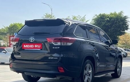 Toyota Highlander III, 2021 год, 3 380 000 рублей, 3 фотография