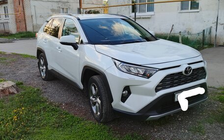 Toyota RAV4, 2020 год, 3 200 000 рублей, 5 фотография