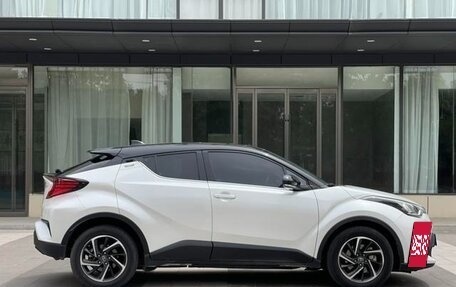 Toyota C-HR I рестайлинг, 2021 год, 1 720 441 рублей, 4 фотография
