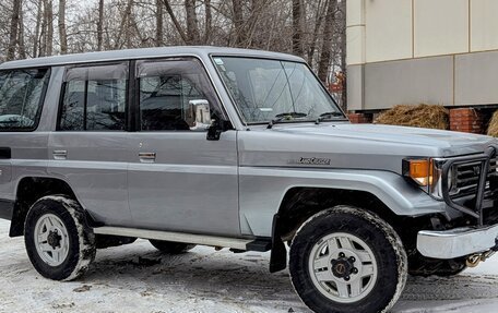 Toyota Land Cruiser 70, 1990 год, 2 420 000 рублей, 4 фотография
