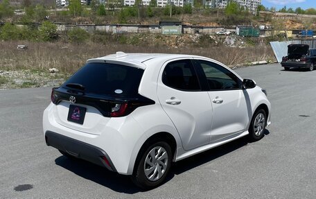Toyota Yaris, 2021 год, 800 000 рублей, 2 фотография
