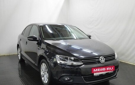 Volkswagen Jetta VI, 2013 год, 900 000 рублей, 3 фотография