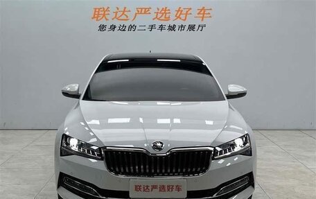 Skoda Superb III рестайлинг, 2022 год, 1 960 000 рублей, 2 фотография