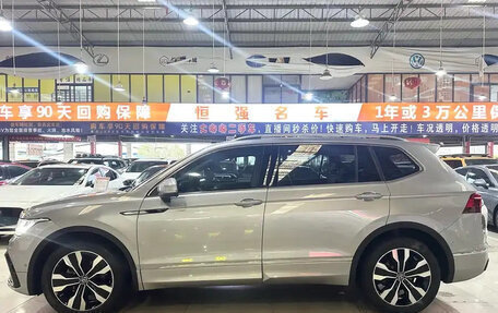 Volkswagen Tiguan II, 2021 год, 3 560 000 рублей, 2 фотография