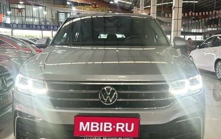 Volkswagen Tiguan II, 2021 год, 3 560 000 рублей, 3 фотография