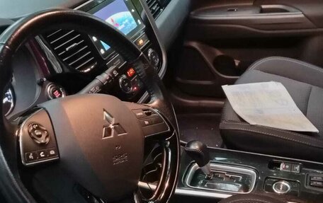 Mitsubishi Outlander III рестайлинг 3, 2019 год, 2 300 000 рублей, 2 фотография