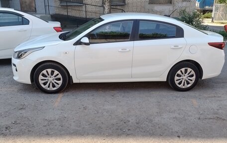 KIA Rio IV, 2019 год, 1 350 000 рублей, 2 фотография