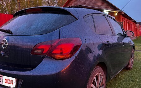 Opel Astra J, 2011 год, 600 000 рублей, 3 фотография