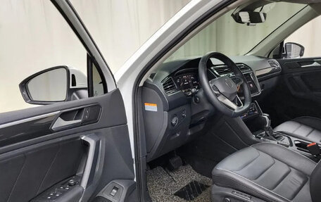 Volkswagen Tiguan II, 2022 год, 2 380 000 рублей, 5 фотография