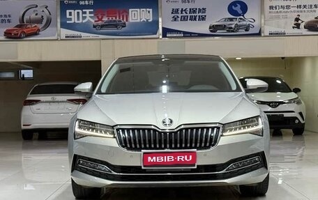 Skoda Superb III рестайлинг, 2021 год, 2 270 000 рублей, 2 фотография