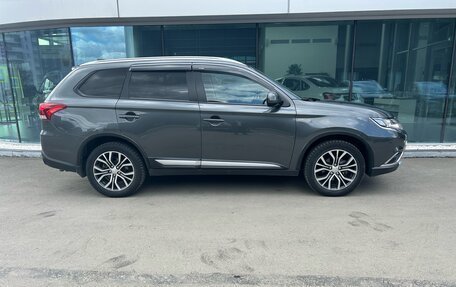 Mitsubishi Outlander III рестайлинг 3, 2018 год, 2 120 000 рублей, 5 фотография