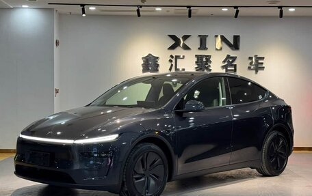 Tesla Model Y I, 2025 год, 6 000 000 рублей, 7 фотография