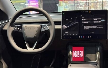 Tesla Model Y I, 2025 год, 6 000 000 рублей, 5 фотография