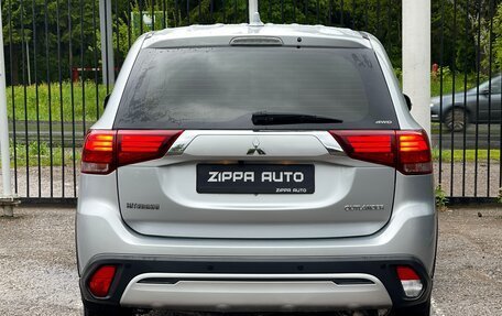 Mitsubishi Outlander III рестайлинг 3, 2019 год, 2 399 000 рублей, 6 фотография