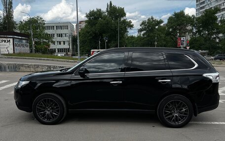 Mitsubishi Outlander III рестайлинг 3, 2013 год, 1 900 000 рублей, 4 фотография