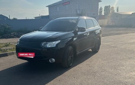 Mitsubishi Outlander III рестайлинг 3, 2013 год, 1 900 000 рублей, 3 фотография