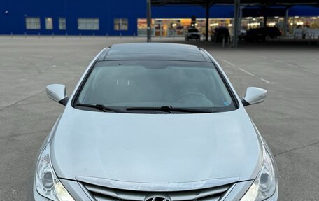 Hyundai Sonata VI, 2011 год, 990 000 рублей, 3 фотография