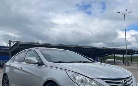Hyundai Sonata VI, 2011 год, 990 000 рублей, 2 фотография