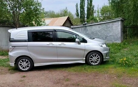Honda Freed I, 2012 год, 1 100 000 рублей, 2 фотография
