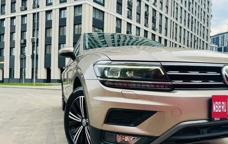 Volkswagen Tiguan II, 2018 год, 2 500 000 рублей, 3 фотография