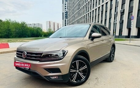 Volkswagen Tiguan II, 2018 год, 2 500 000 рублей, 2 фотография