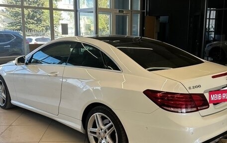 Mercedes-Benz E-Класс, 2015 год, 1 950 000 рублей, 4 фотография