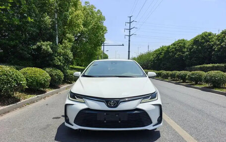 Toyota Corolla, 2022 год, 1 350 000 рублей, 2 фотография