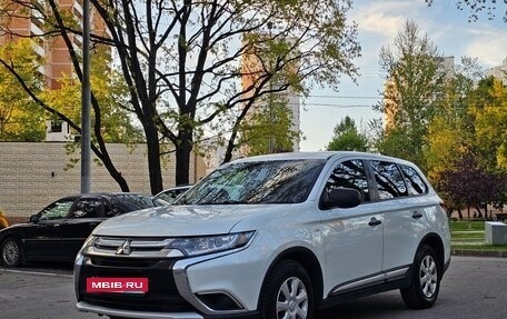 Mitsubishi Outlander III рестайлинг 3, 2017 год, 1 200 000 рублей, 3 фотография