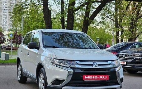 Mitsubishi Outlander III рестайлинг 3, 2017 год, 1 200 000 рублей, 2 фотография