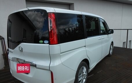 Honda Stepwgn IV, 2018 год, 1 640 000 рублей, 2 фотография