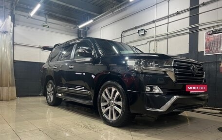 Toyota Land Cruiser 200, 2017 год, 7 350 000 рублей, 2 фотография