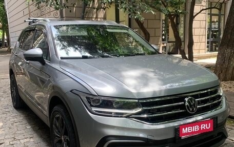 Volkswagen Tiguan II, 2021 год, 2 950 000 рублей, 6 фотография