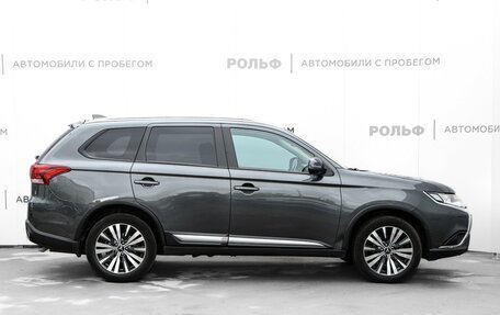 Mitsubishi Outlander III рестайлинг 3, 2019 год, 2 075 000 рублей, 4 фотография