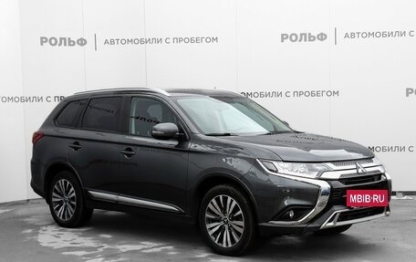 Mitsubishi Outlander III рестайлинг 3, 2019 год, 2 075 000 рублей, 3 фотография