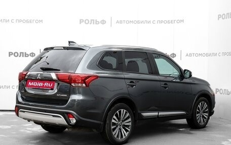 Mitsubishi Outlander III рестайлинг 3, 2019 год, 2 075 000 рублей, 5 фотография
