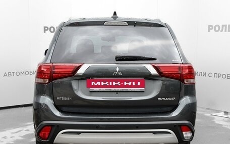 Mitsubishi Outlander III рестайлинг 3, 2019 год, 2 075 000 рублей, 6 фотография