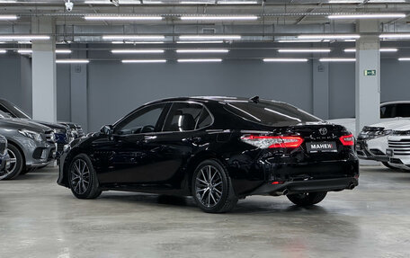 Toyota Camry, 2021 год, 3 120 000 рублей, 4 фотография