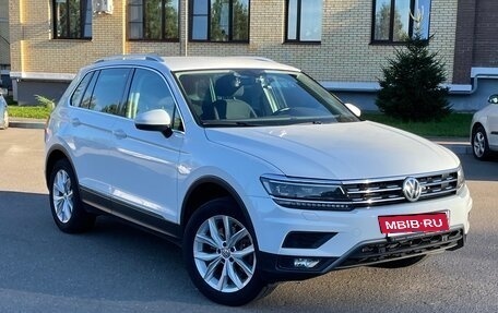 Volkswagen Tiguan II, 2018 год, 2 500 000 рублей, 3 фотография