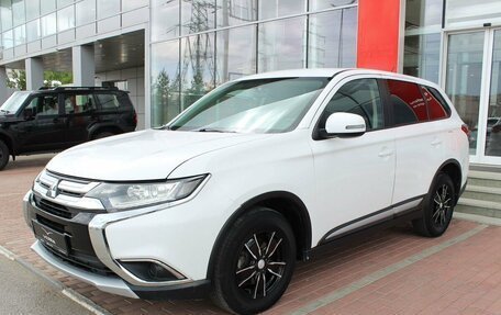 Mitsubishi Outlander III рестайлинг 3, 2016 год, 1 450 000 рублей, 2 фотография