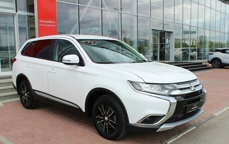 Mitsubishi Outlander III рестайлинг 3, 2016 год, 1 450 000 рублей, 4 фотография