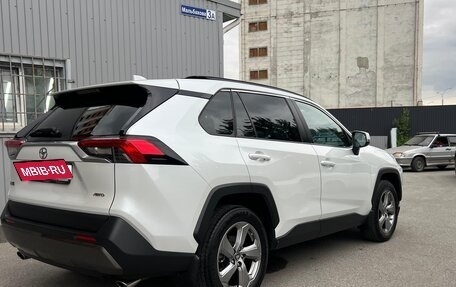 Toyota RAV4, 2021 год, 3 300 000 рублей, 4 фотография