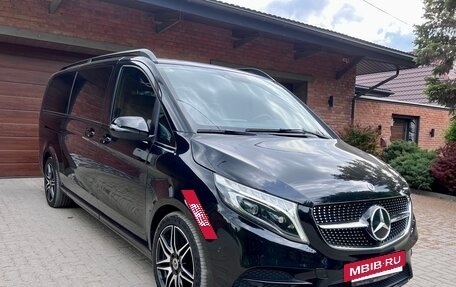 Mercedes-Benz V-Класс, 2022 год, 18 299 000 рублей, 2 фотография