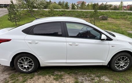 Hyundai Solaris II рестайлинг, 2018 год, 1 750 000 рублей, 3 фотография