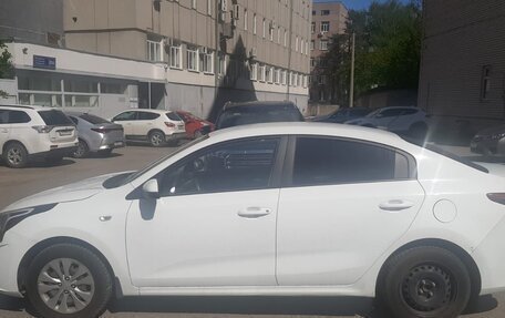KIA Rio IV, 2021 год, 900 000 рублей, 2 фотография