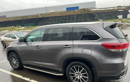 Toyota Highlander III, 2019 год, 4 300 000 рублей, 4 фотография